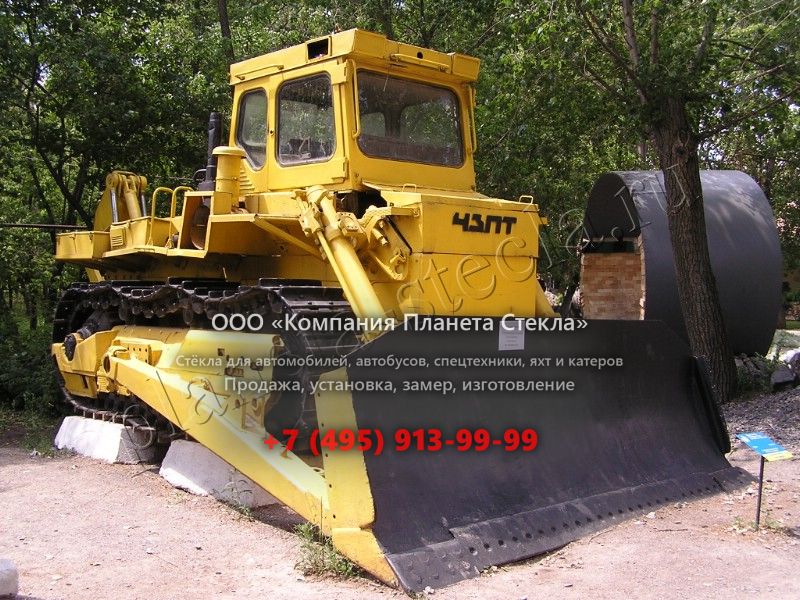 Стекло для ЧТЗ Т-330 (Гусеничный бульдозер) Стекло для ЧТЗ Т-330 (Гусеничный бульдозер)