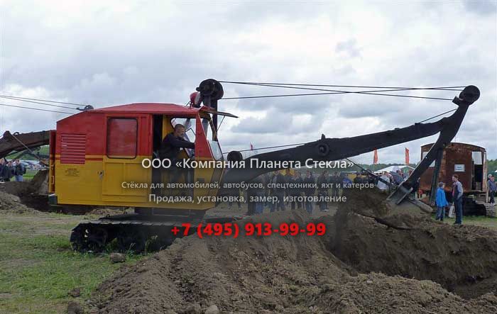 Стекло для гусеничных экскаваторов Akerman 475