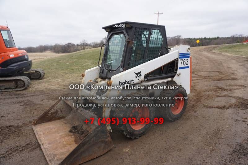 Стекло для колёсных мини-погрузчиков Bobcat 763F