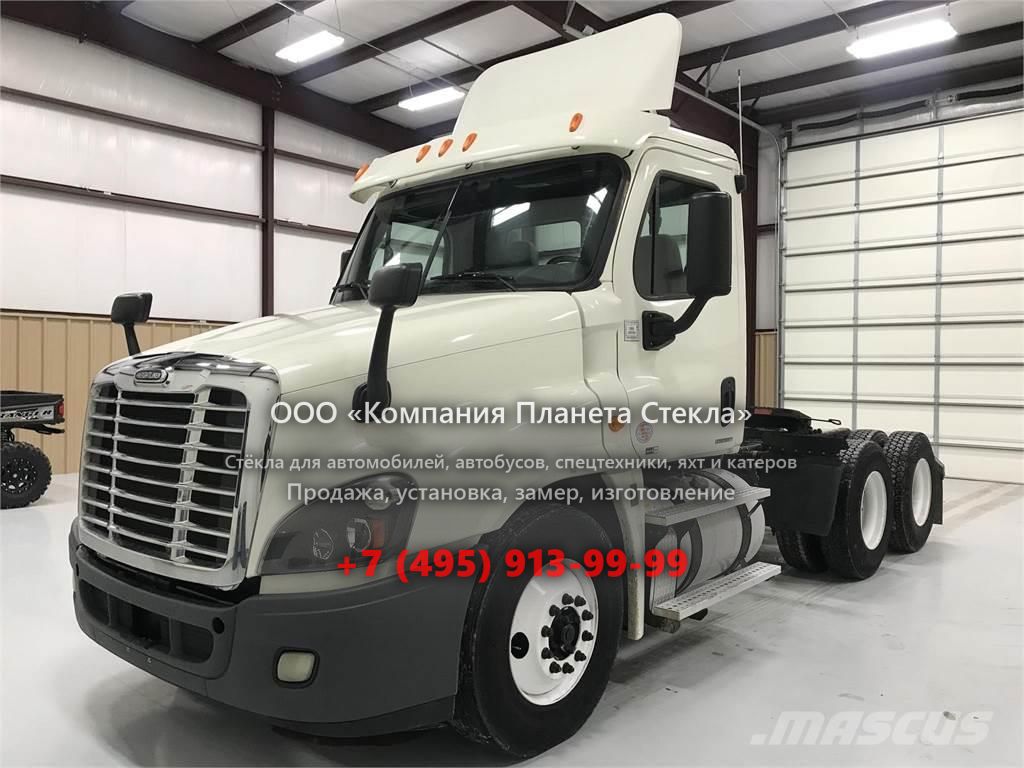 Стекло для тягачи седельных Freightliner Coronado 132