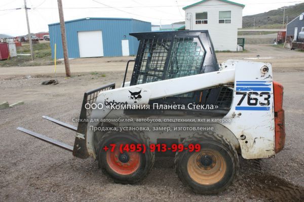 Стекло для колёсных мини-погрузчиков Bobcat 763G