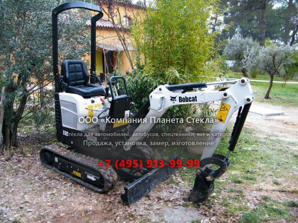 Стекло для гусеничных мини-экскаваторов Bobcat E08
