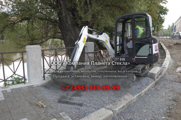 Стекло для гусеничных мини-экскаваторов Bobcat E16