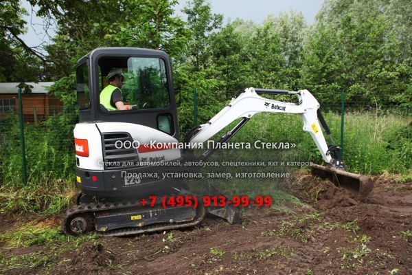 Стекло для гусеничных мини-экскаваторов Bobcat E25