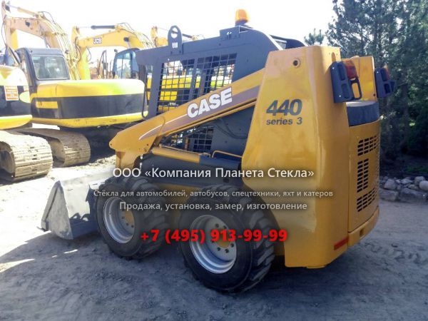 Стекло для мини-погрузчиков с бортовым поворотом Case 440 Series 3