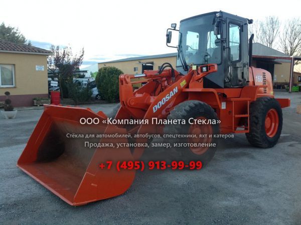 Стекло для колёсных погрузчиков Doosan Mega 160