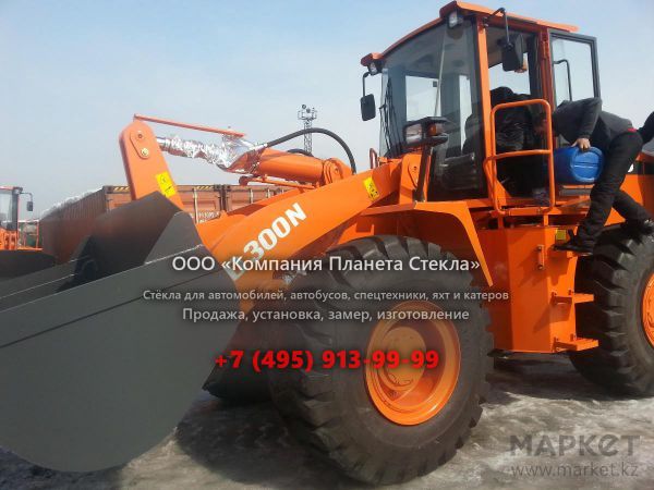 Стекло для колёсных погрузчиков Doosan SD300N
