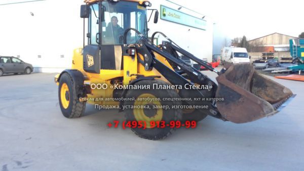 Стекло для фронтальных погрузчиков JCB 411 HT