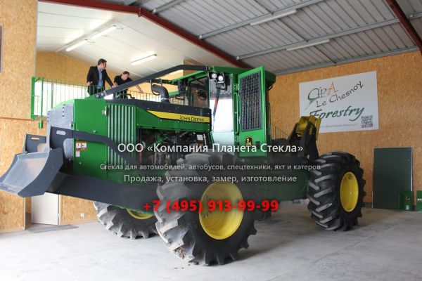 Стекло для скиддеров John Deere 640L