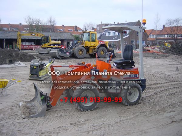 Стекло для фронтальных мини-погрузчиков Kubota R310