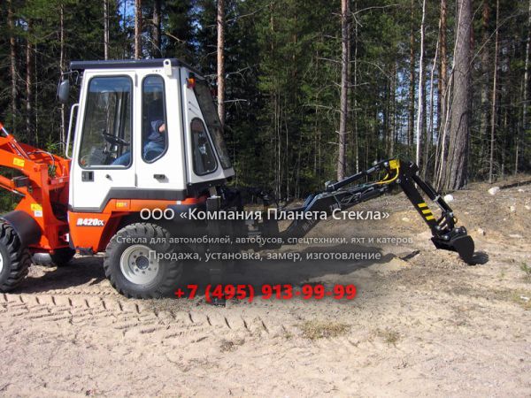 Стекло для фронтальных мини-погрузчиков Kubota R420a