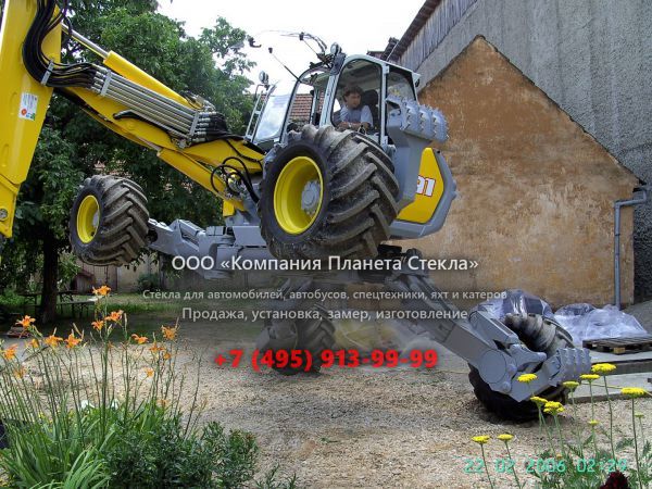 Стекло для нестандартных экскаваторов Menzi Muck A81
