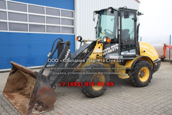 Стекло для колёсных мини-погрузчиков New Holland W50TC