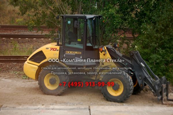 Стекло для колёсных мини-погрузчиков New Holland W70