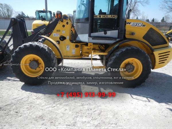 Стекло для колёсных мини-погрузчиков New Holland W80BTC