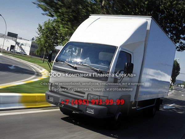 Стекло для бортовых грузовиков менее 3,5 т Nissan Cabstar