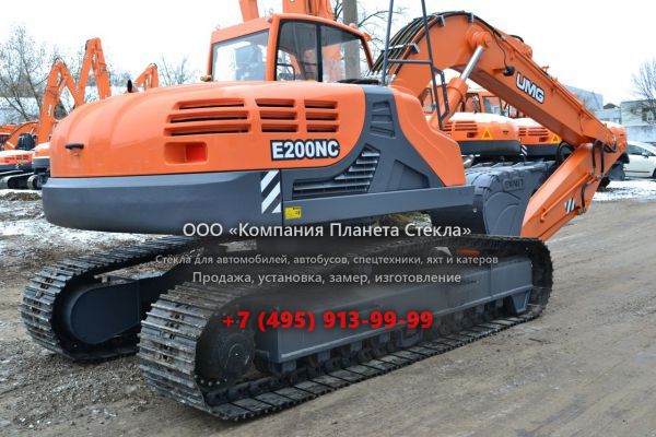 Стекло для гусеничных экскаваторов UMG E200NC