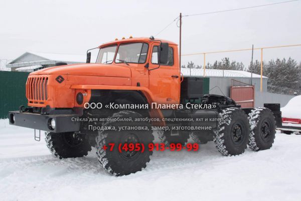 Стекло для седельных тягачи Урал 44202
